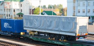 Состоялась первая контрейлерная отправка автомобильных полуприцепов из Калининграда в Москву