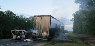 На орловской трассе ГАЗель и белорусская фура сгорели после ДТП