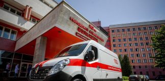 Официальный дилер Renault в Беларуси подарил 10-й больнице Минска новую машину скорой помощи