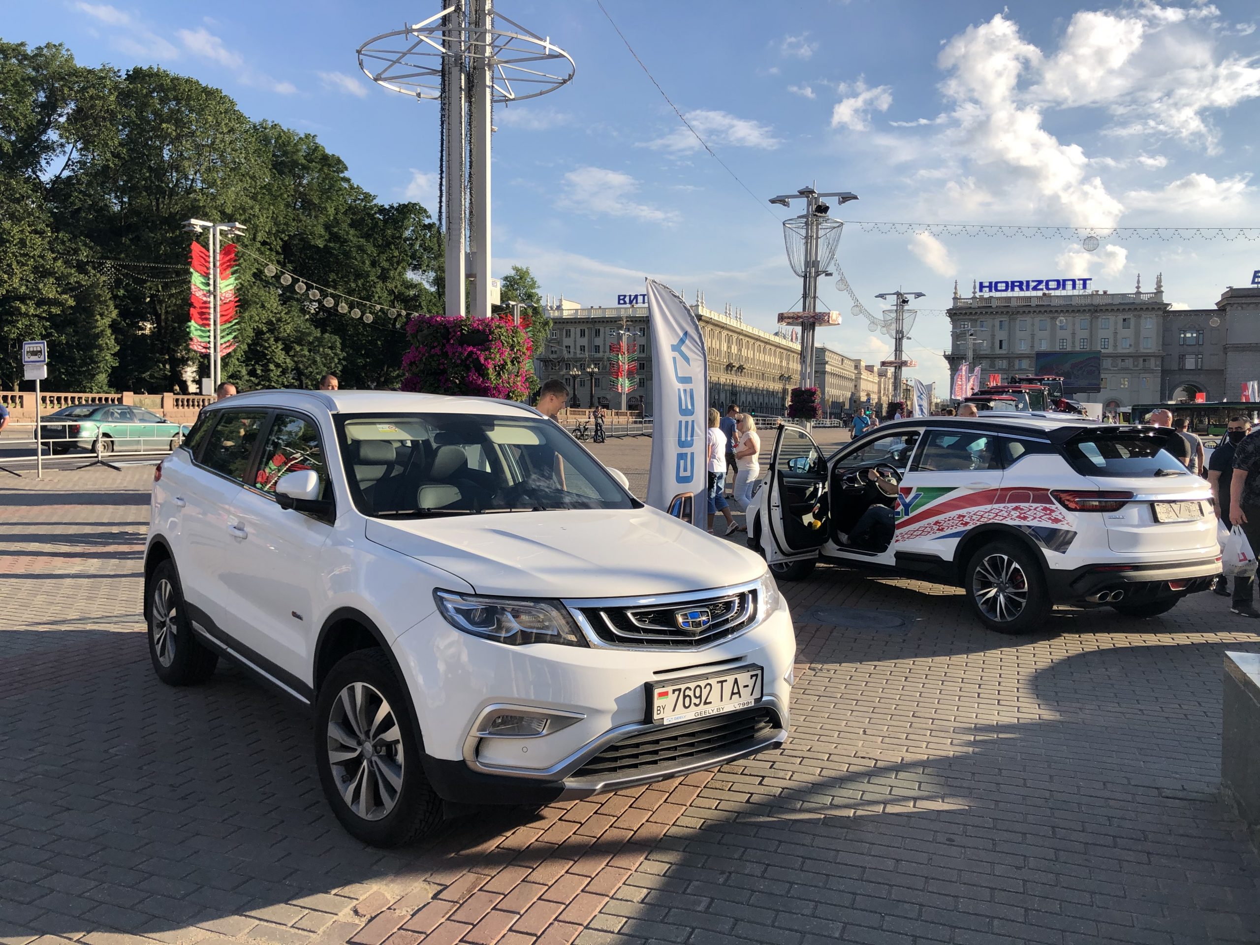 Выставка техники белорусского производства на Октябрьской площади в Минске 27