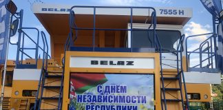 Выставка техники белорусского производства на Октябрьской площади в Минске