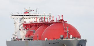 Поставки СПГ в Европу снижаются второй месяц