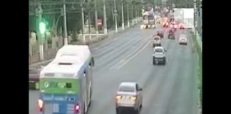 В Волгограде дальнобойщик из Беларуси вытолкнул с дороги легковушку, пострадали четыре человека