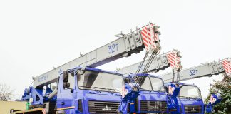 МАЗ собрал 32-тонный автокран для езды по дорогам без спецразрешений