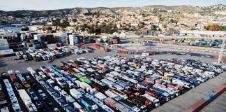 Техника участников команд ралли Dakar-2021 уже в порту Марселя