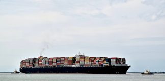 Контейнеровоз Maersk Eureka две недели дрейфовал в Тихом океане из-за поломки топливного насоса