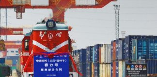 Первый специальный чайный контейнерный поезд отправился из дельты реки Янцзы на востоке Китая в Узбекистан