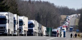 Перевозчики недовольны 80-часовыми простоями на белорусско-польской границе