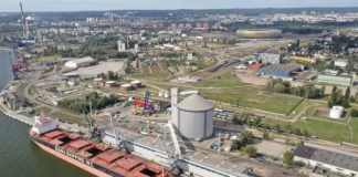 Польские морские терминалы начинают перегружать экспортные грузы из Украины