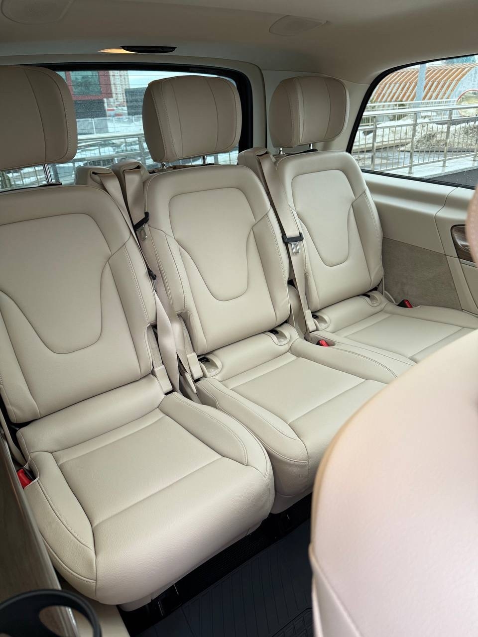 Трансфер на премиум-минивэне Mercedes-Benz V-Class по Минску и Беларуси 3